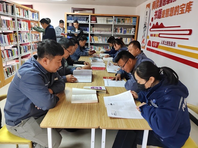 額鹽公司黨委組織開展“感黨恩 聽黨話 跟黨走”—母親湖畔閱經(jīng)典，共筑書香額鹽主題黨日活動