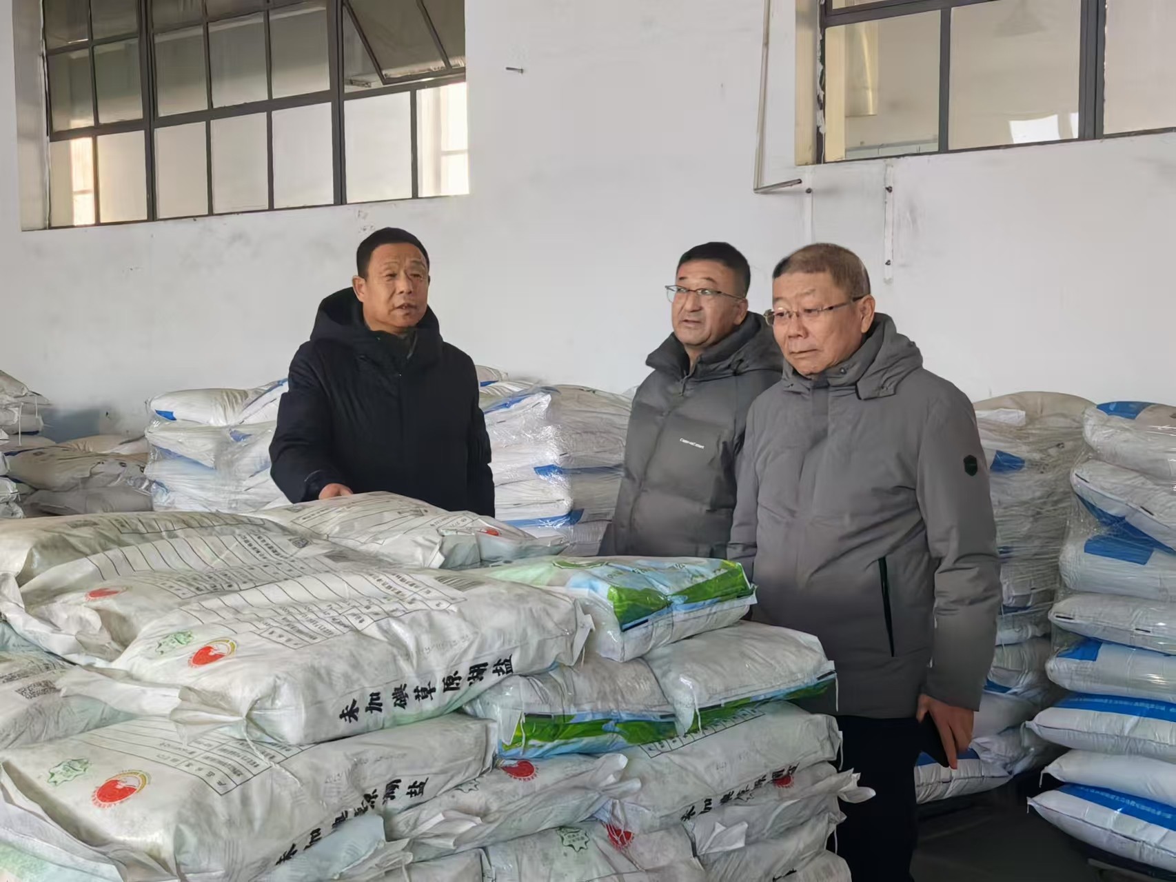 錫盟鹽業(yè)公司、額鹽公司聯(lián)合對張家口經(jīng)營部進行市場調(diào)研和年度經(jīng)營考核