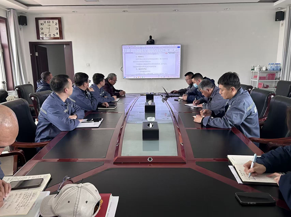 額鹽公司組織專題學(xué)習(xí)《蒙鹽集團食鹽竄貨行為管理辦法》筑牢食鹽市場規(guī)范運營防線